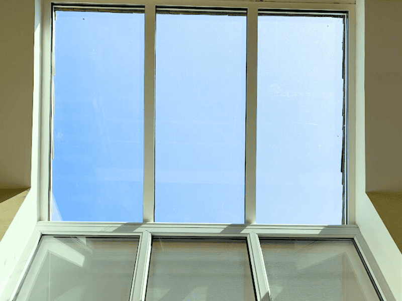Menuiseries réalisées par Aluminium Habitat sur des fenêtre de toit, sur mesure près de Pau