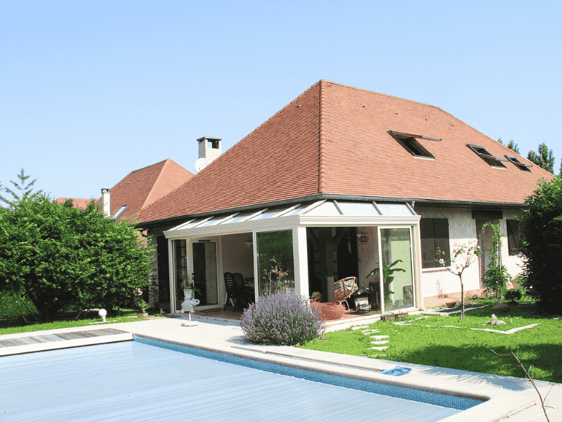 Véranda d'une maison réalisée par Aluminium Habitat à Oloron Sainte Marie